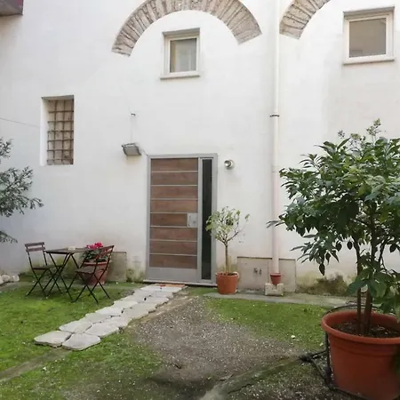 Daire Casa Da' Nevera_piccolo Loft In Centro Benevento